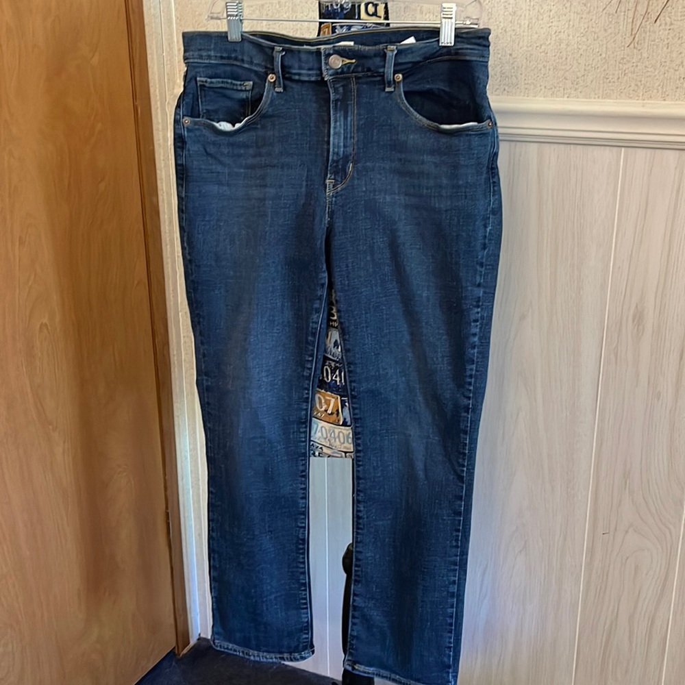 Levi's Women's Classic Mid-Rise Straight Leg Jeans size 30